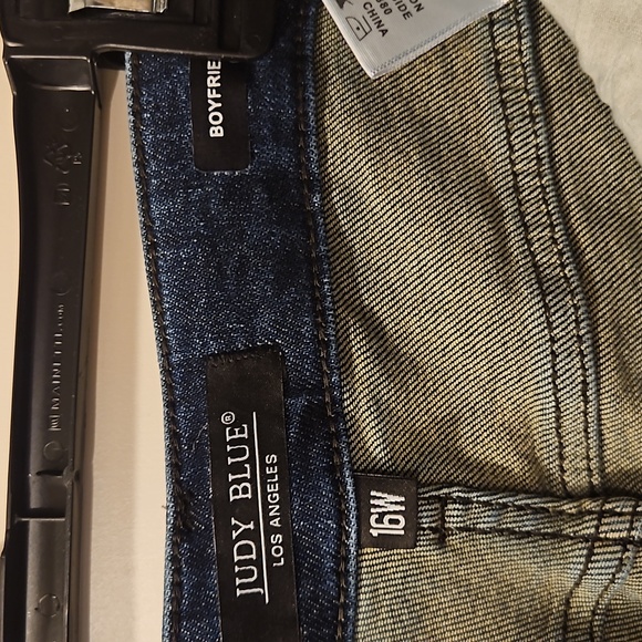 Judy Blue boyfriend fit buffalo plaid jeans 16W - Picture 3 of 4